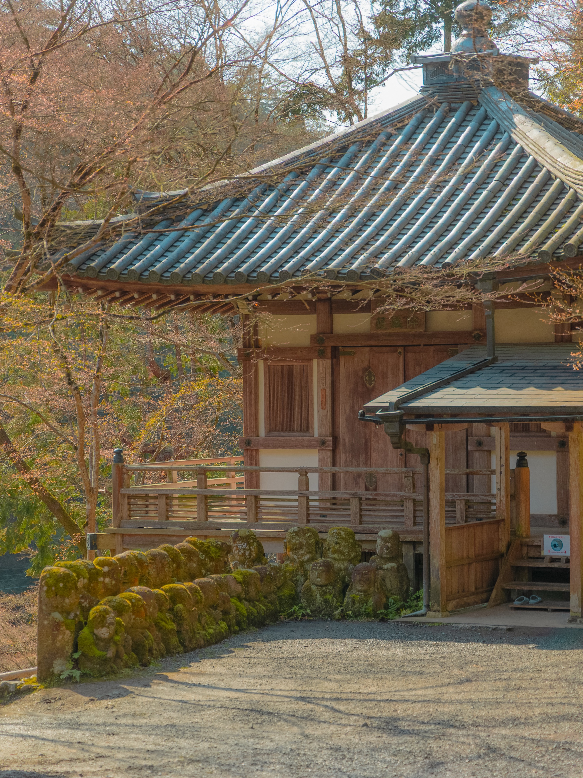 Wide view of the mossy temple grounds at Otagi Nenbutsu-ji lined with stone statues